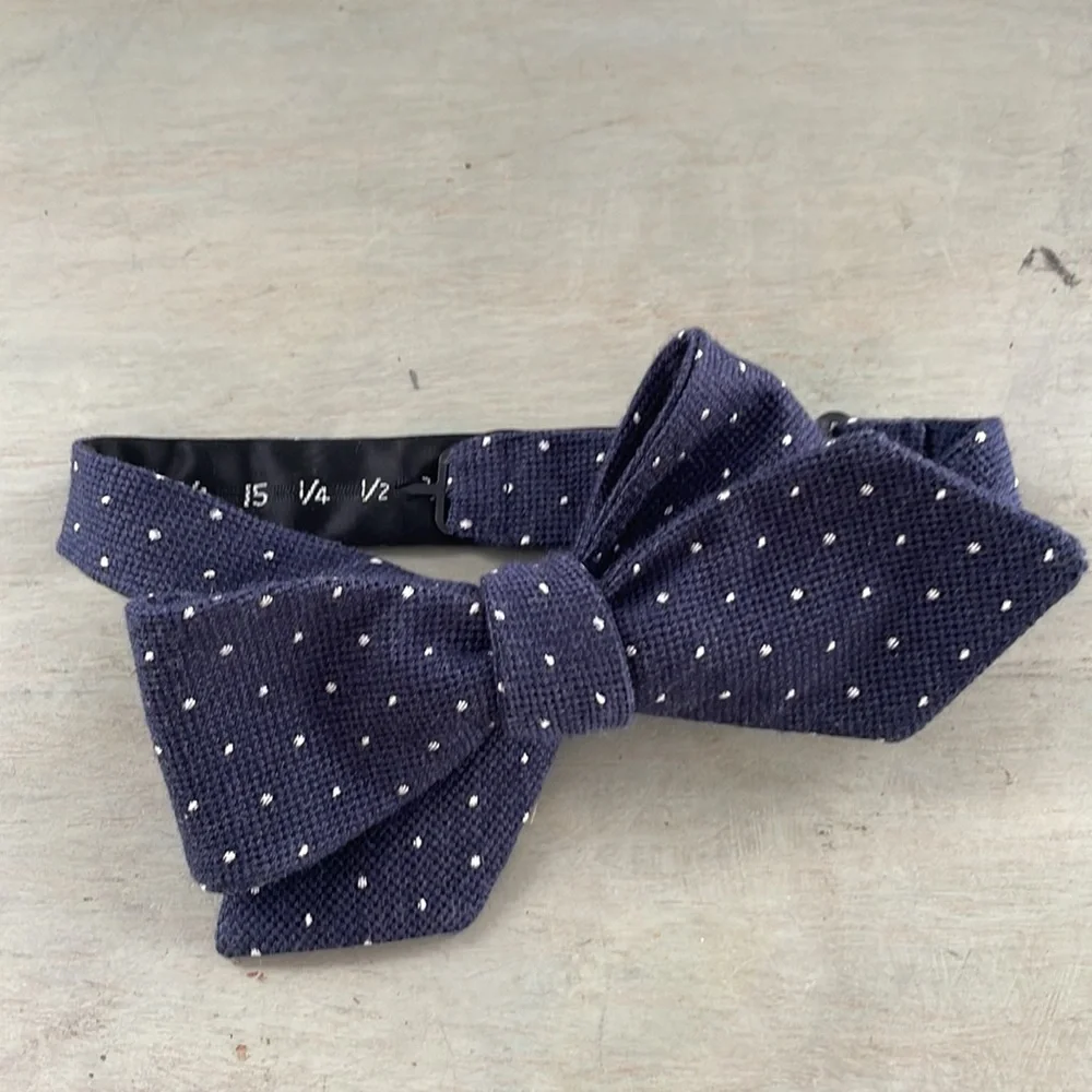 Levi’s polka-dot woven bow tie, navy and white - Picture 1 of 3